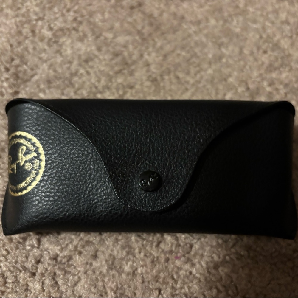 Ray-Ban case and cleaning cloth